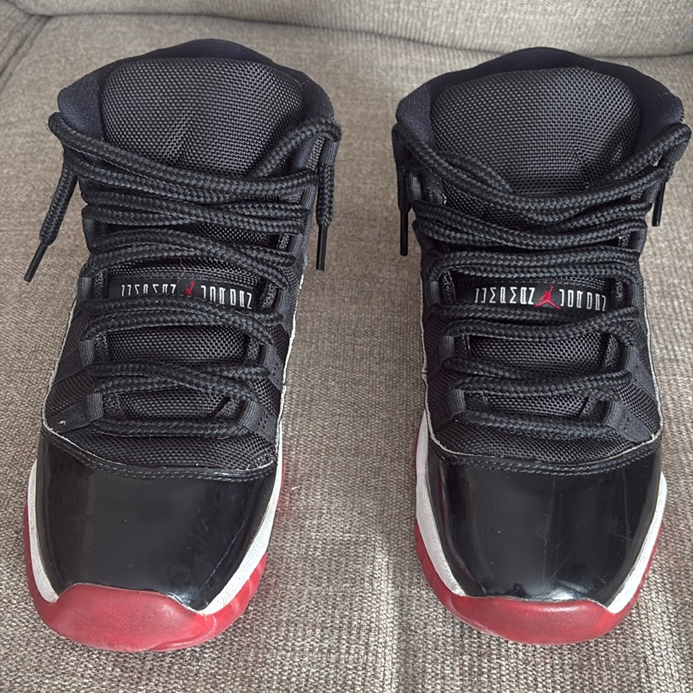 Jordan 11 Bred, size 7Y
